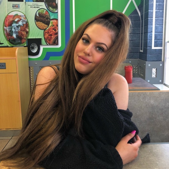 Meet your Posher, Juliana - Picture 3 of 4